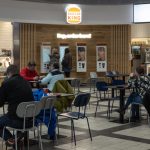 zdjęcie food courtu w PH Zakopianka na którym widoczny jest Burger King