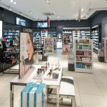 wnętrze sklepu douglas w ph zakopianka