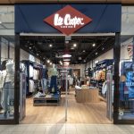 witryna i wejście do sklepu Lee Cooper w ph zakopianka