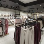 asortyment ubrań w sklepie reserved w ph zakopianka