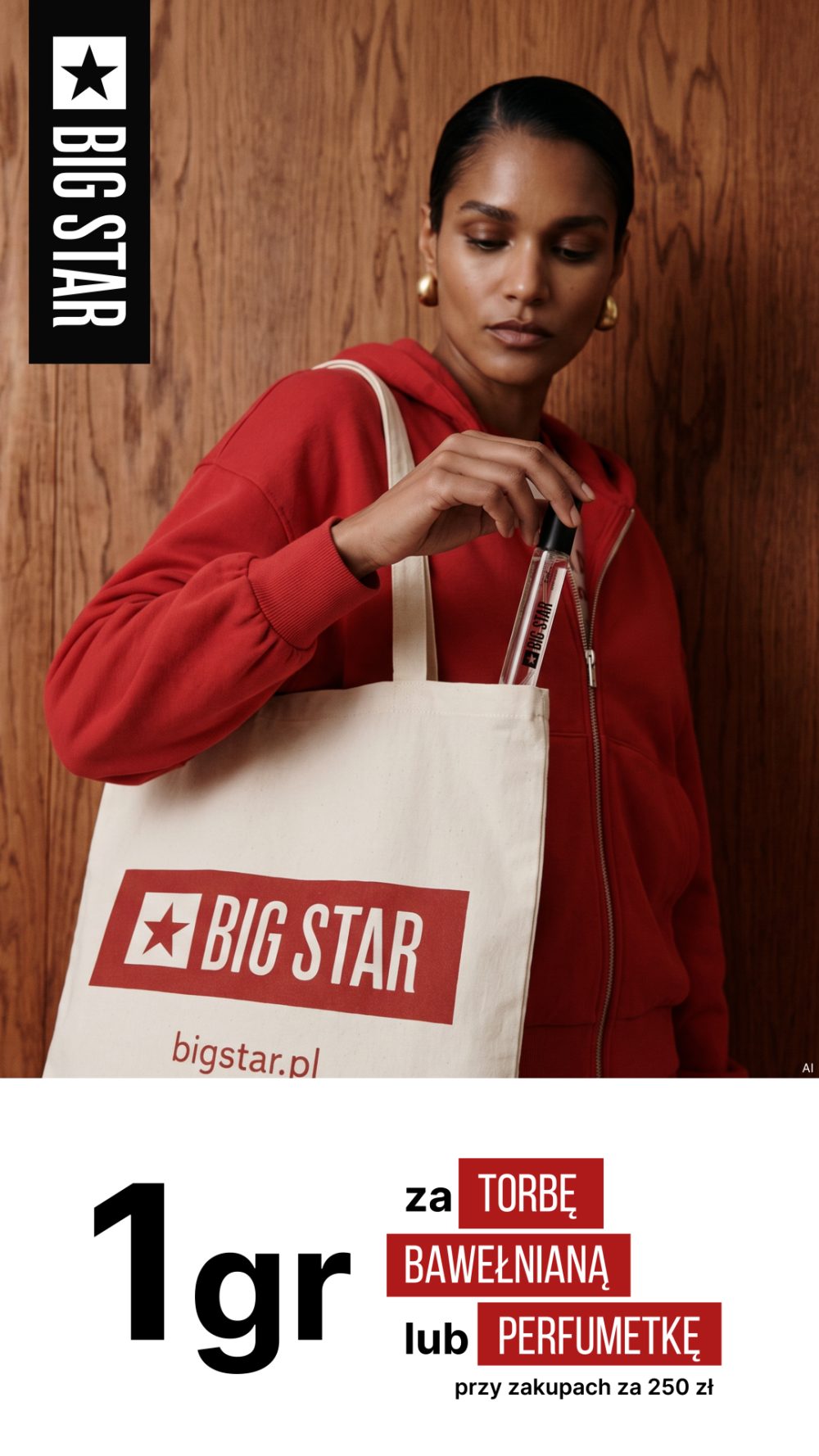 Kobieta z bawełnianą torbą BIG STAR trzymająca perfumetkę. Napis: „1 gr za torbę bawełnianą lub perfumetkę przy zakupach za 250 zł”.